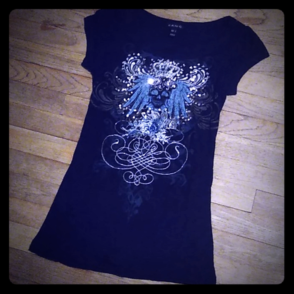 Size L black shirt with silver skull decal